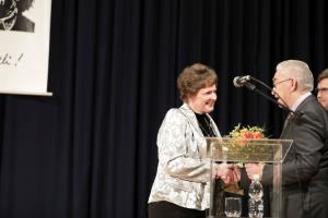 Prijatlji, 06022019,Joze Zupan med zahvalao Mojci Femec,  foto Alenka Strazisar Lamovsek (6)